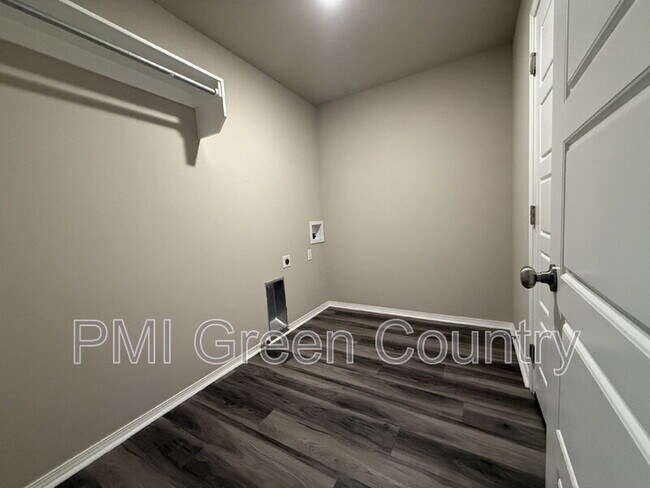 Building Photo - 14709 N 46th W Ave