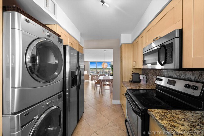 Building Photo - 511 Bayshore Dr