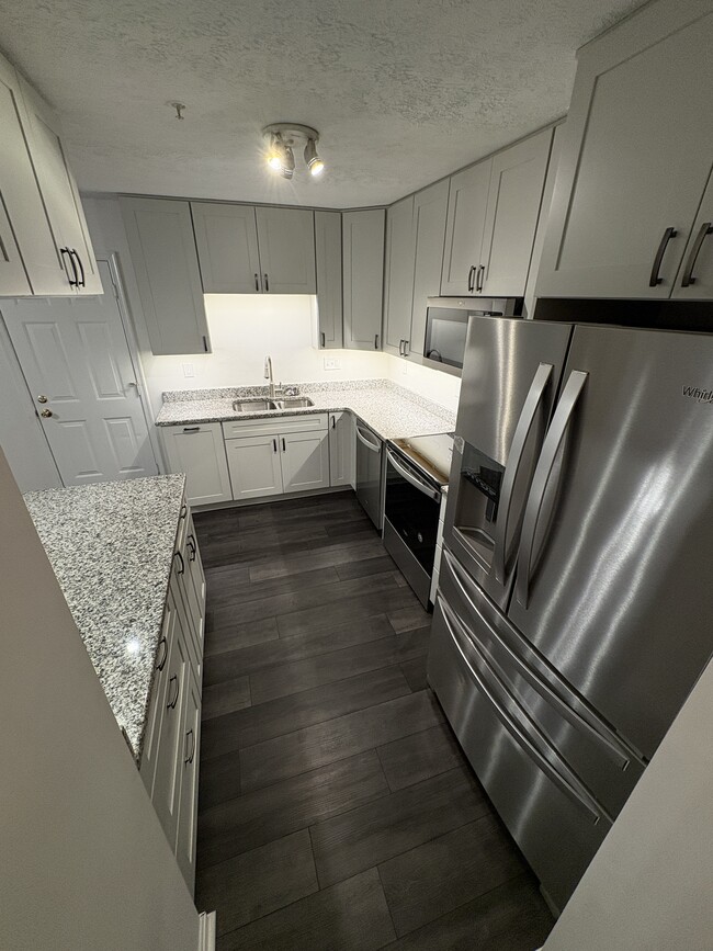 Building Photo - 305 Mt Royal Ave