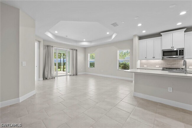 Building Photo - 2373 Ariane Dr