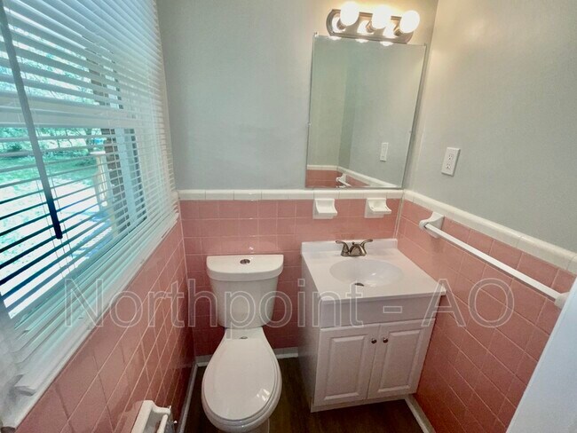 Building Photo - 6040 Brookdale Ln SW