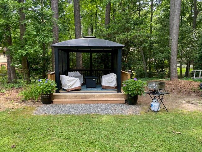 Building Photo - 824 Warren Ave