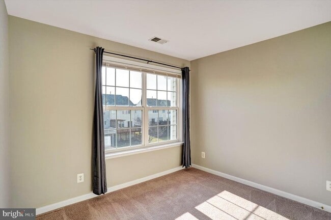 Building Photo - 43787 Virginia Manor Terrace