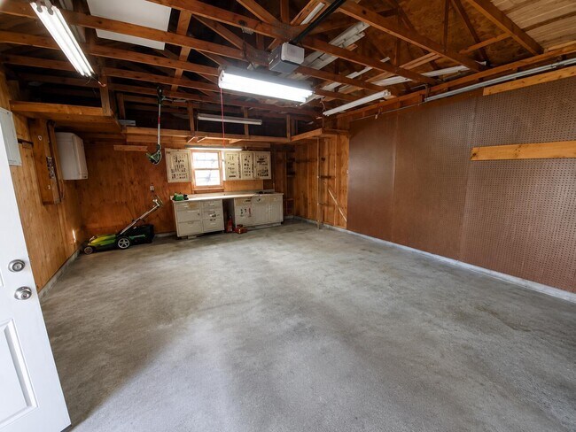 Building Photo - 5230 Wyandot Pl