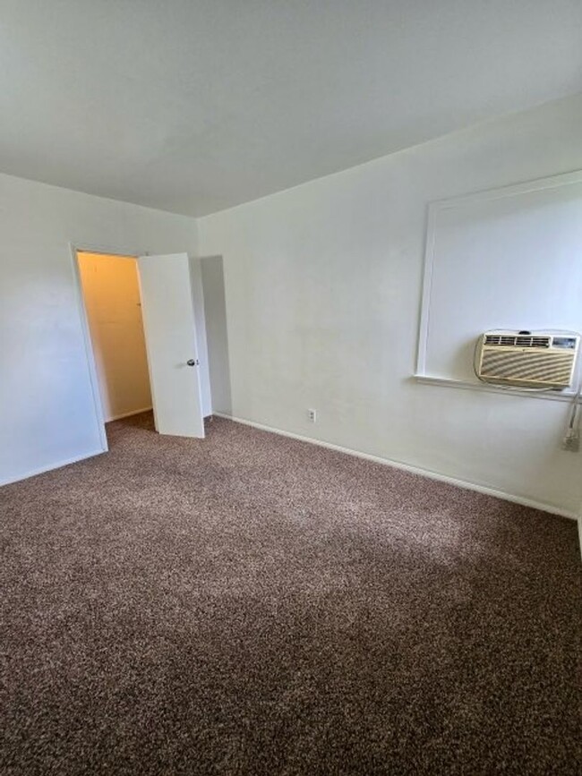 Building Photo - 3 Bedroom, 1 1/2 Bath Remodeled House for ...