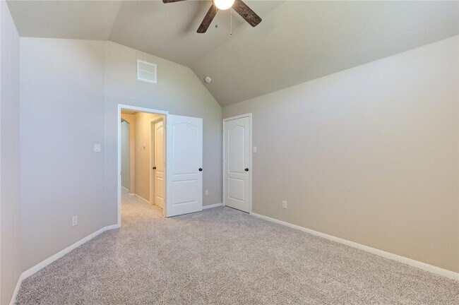 Building Photo - 611 Whitney Oaks Ln