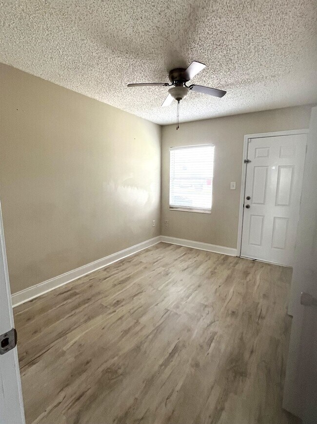 Building Photo - 416 Arricola Ave