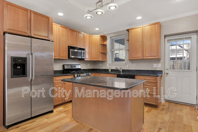 Building Photo - 131 S Bouldin St