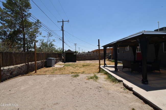 Building Photo - 304 Maricela Dr