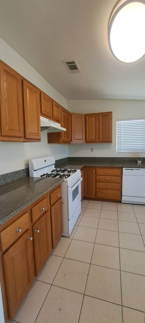 Building Photo - 74994 Serrano Dr