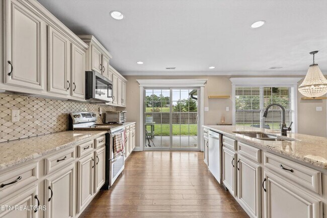 Building Photo - 1017 Brighton Dr