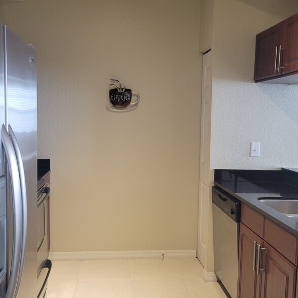 Building Photo - 1064 N Tamiami Trl