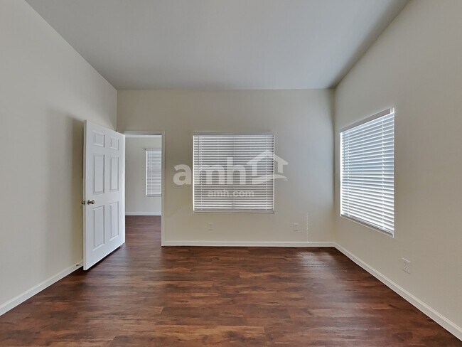 Building Photo - 3237 E Blackhawk Dr
