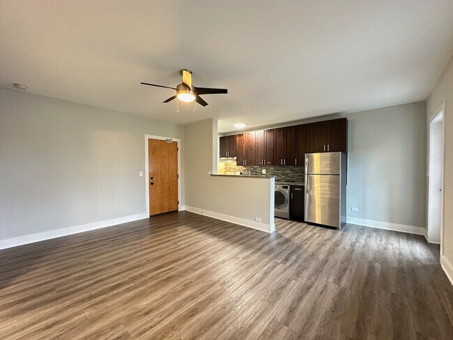 Building Photo - 735 Judson Ave