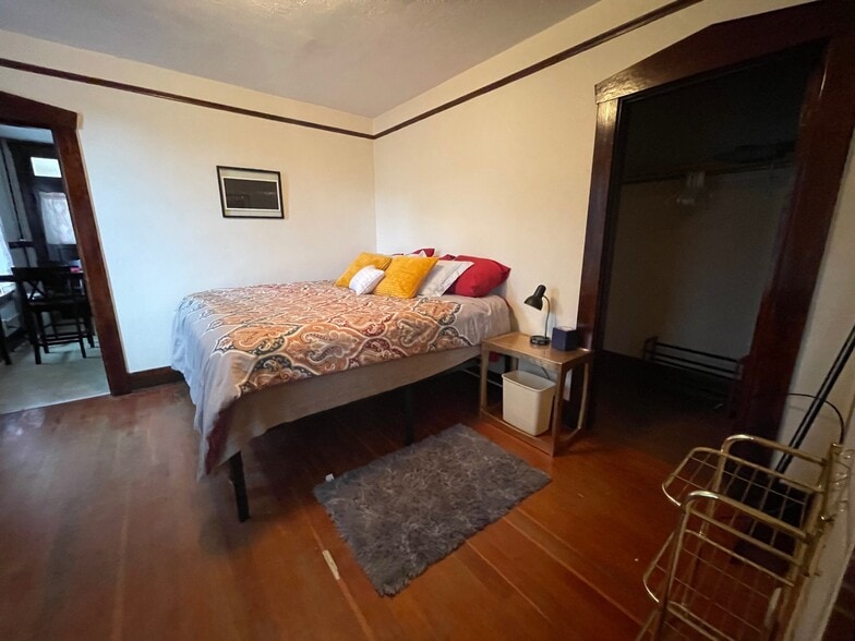 Building Photo - 963 Lewisohn St