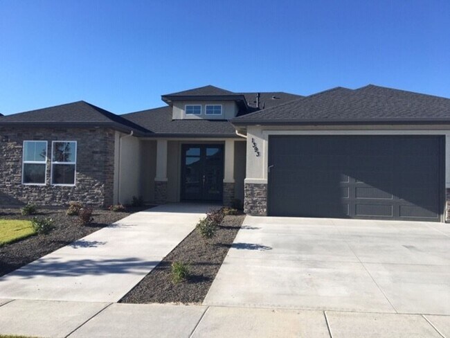 Building Photo - Coming Soon! Newer Custom built home with ...