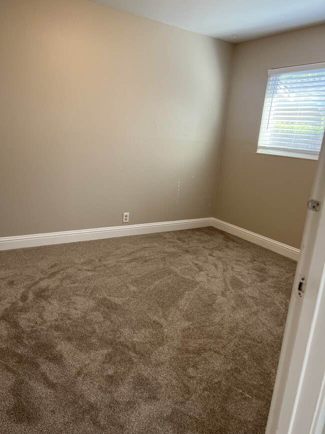 Building Photo - 787 El Rancho Dr