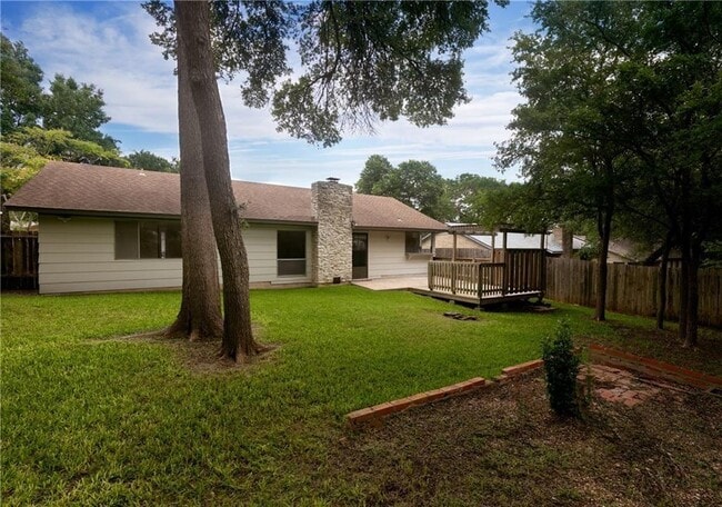 Building Photo - 925 Echo Ln