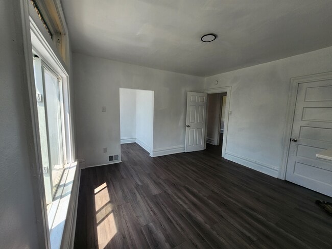 Building Photo - 446 Airbrake Ave