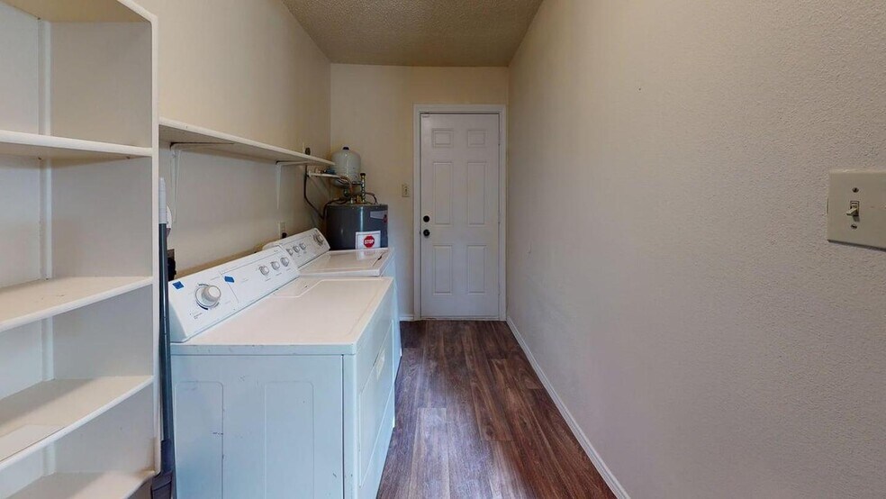 Building Photo - Charming 7-Bedroom Home in a Prime San Antonio Location!