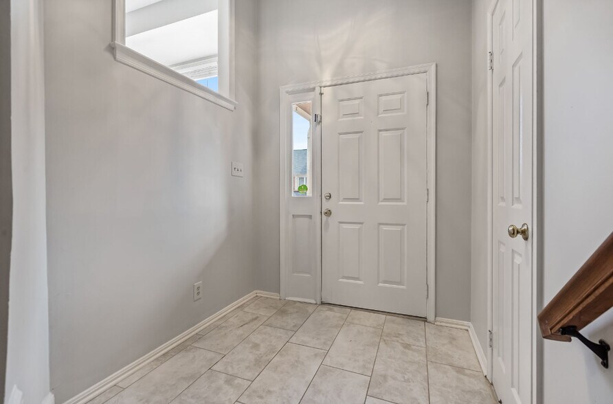 Building Photo - 7385 Hidden Knolls Ct