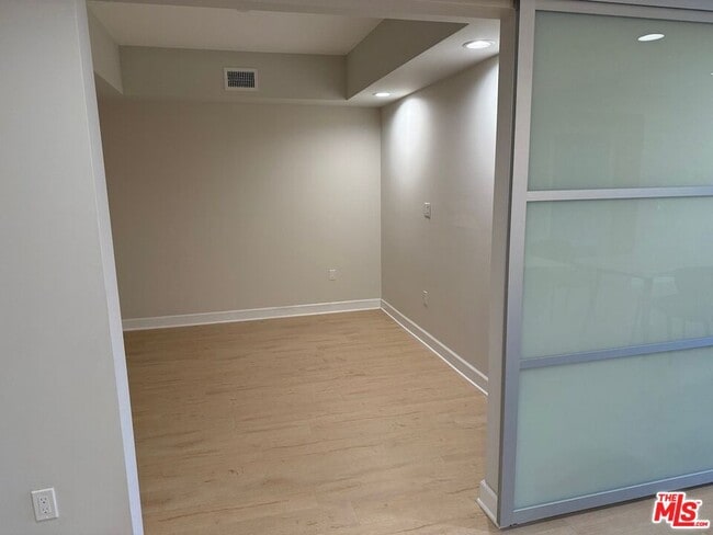 Building Photo - 5015 Balboa Blvd