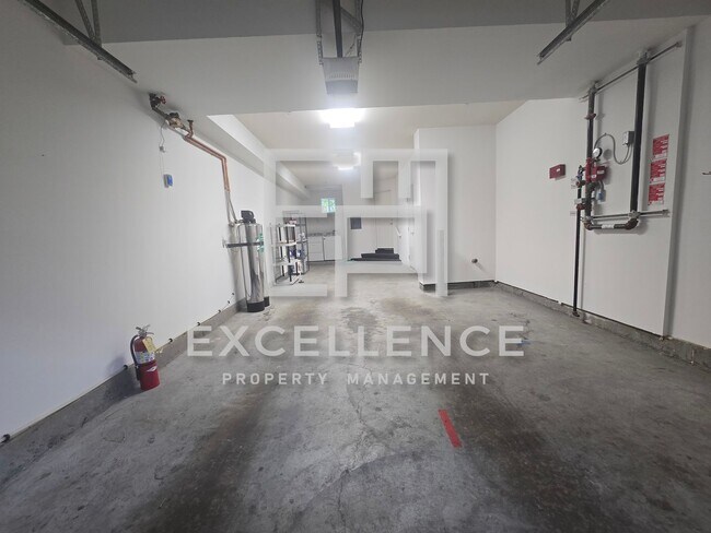 Building Photo - 2/2.5, 2 Car Tandem Garage, 2 En-Suite Bedrooms, Washer and Dryer - Japan Town