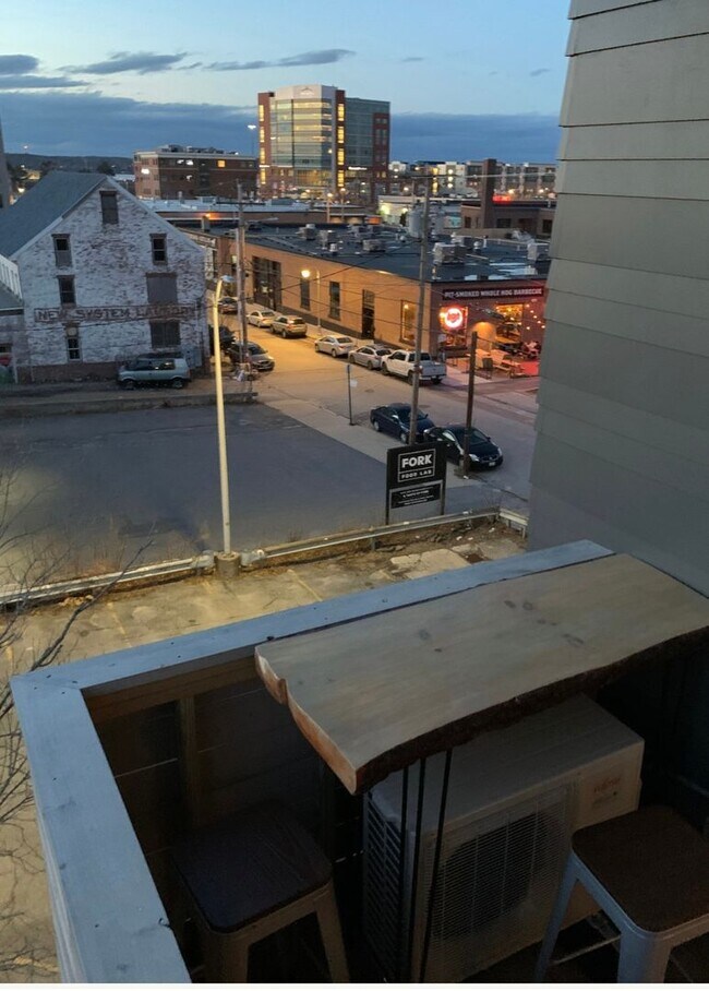 Building Photo - 1BR/1BA Furnished Condo Available Now!!! Great Portland Location!!!
