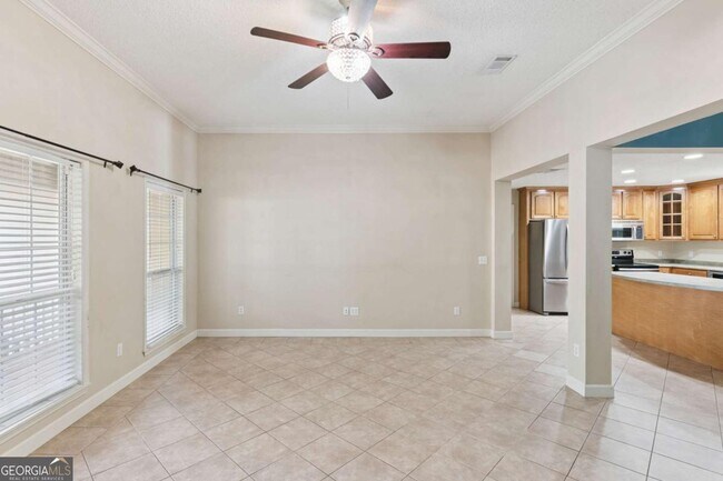 Building Photo - 106 Buntin St