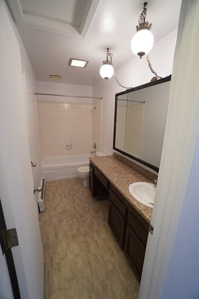 Building Photo - 3 Bedroom East Anchorage Condo!