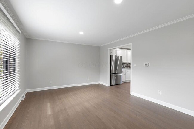 Building Photo - 554 Pointview Dr