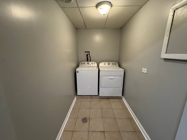 Building Photo - 5146 W Dakin St