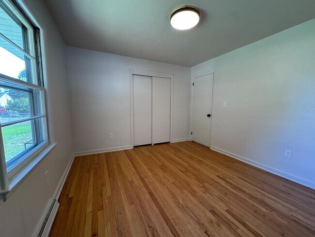 Building Photo - 2401 Bare St