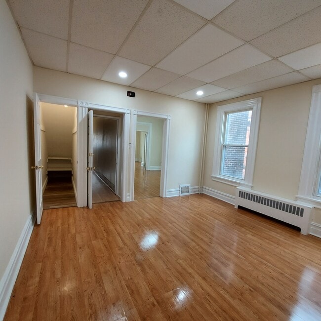 Building Photo - 716 Linden St