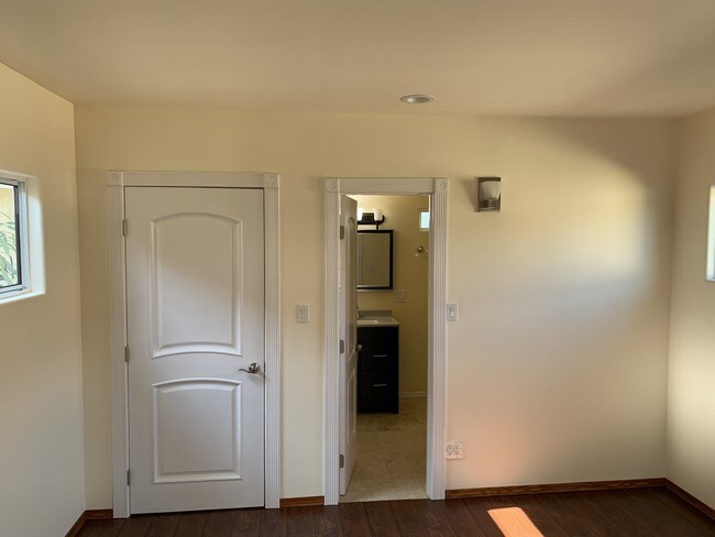 Master Bedroom - 6136 Cahuenga Blvd