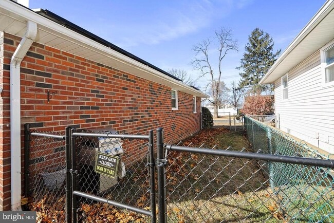 Building Photo - 8402 Holman Ave