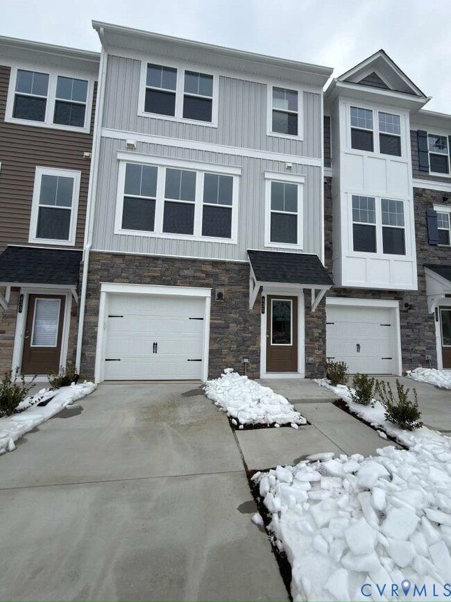 Building Photo - 435 Burden Dr