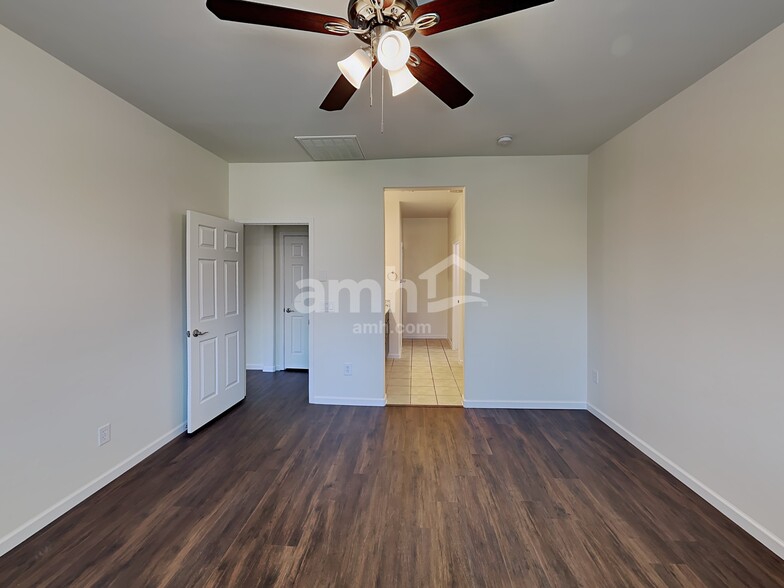 Building Photo - 10824 N Avenida Vallejo