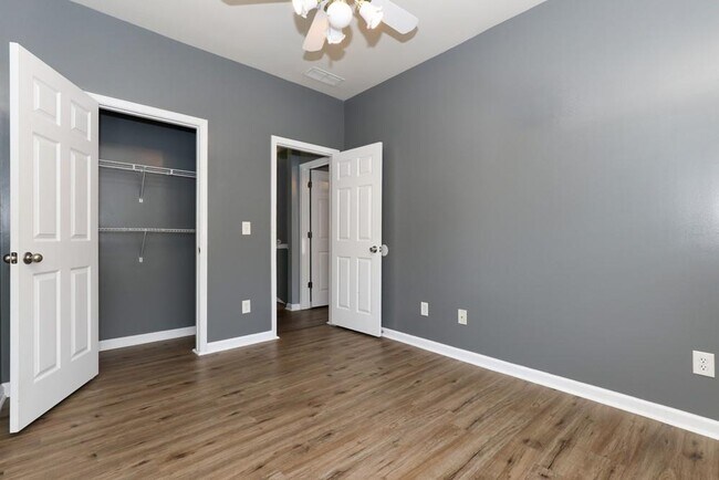 Building Photo - 2871 Cross Creek Dr