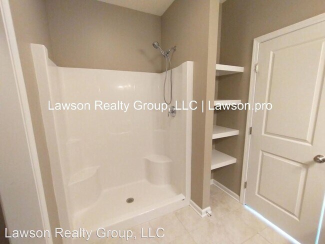 Building Photo - 2 br, 2.5 bath House - 3905 Colonial Green...