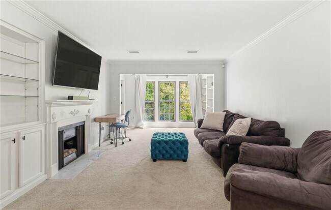 Building Photo - 24307 Plantation Dr NE