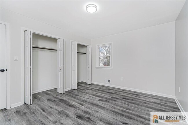 Building Photo - 1036 Apache St