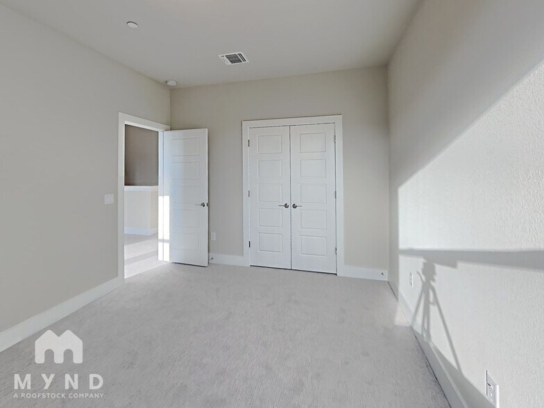 Building Photo - 1606 Roseburg Dr