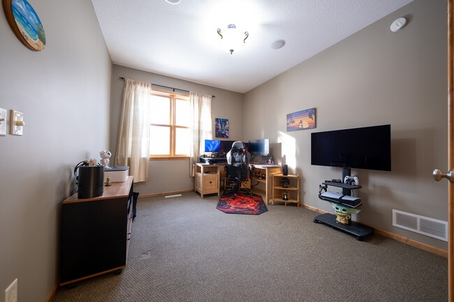 Building Photo - 572 Danube Ave