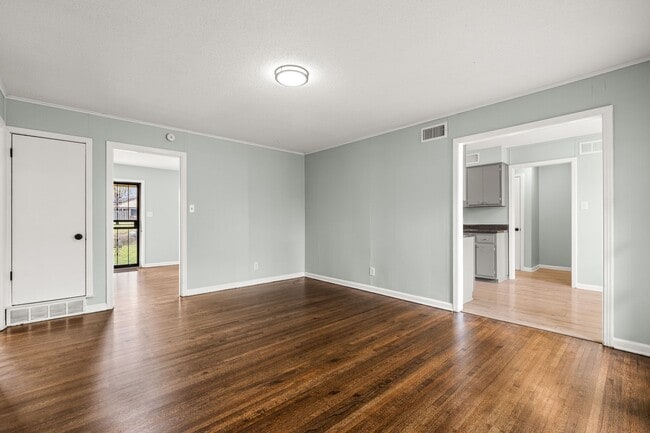 Building Photo - Fully Renovated Whitehaven Gem - Open To Section 8