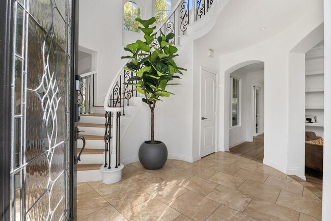 Building Photo - Luxury Living in San Clemente – 5 Bed, 3.5...