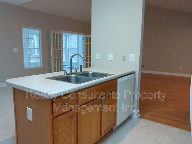 Building Photo - 7106 Holly Glen Ct