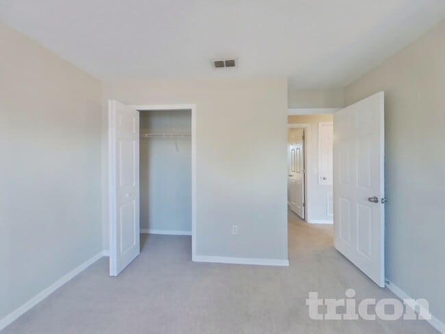 Building Photo - 426 Elgin Blvd