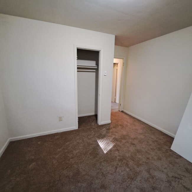 Building Photo - 2017-2019 Plow Ln