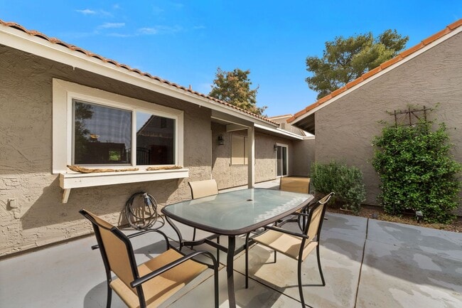 Building Photo - This beautifully appointed 3-bedroom, 2-bathroom condo seasonal rental Located in Leisure World A...